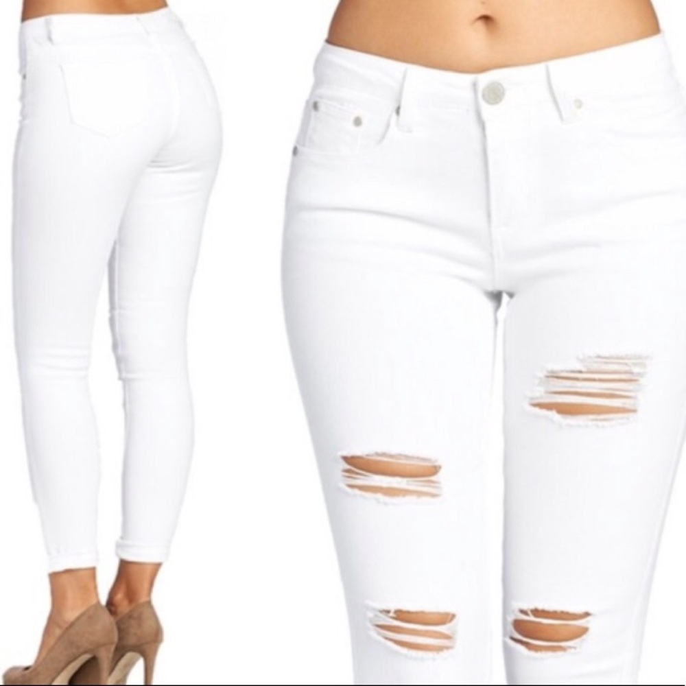 🔥NWT White Distressed Butt Lifting Jeans🔥